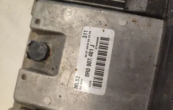 Audi A5 8T 8F Engine control unit/module 8R0907401J