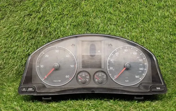 Volkswagen Golf Plus Speedometer (instrument cluster) 1K0920964B