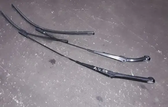 Audi A4 S4 B8 8K Front wiper blade arm 8K1955408 8K1955407