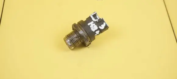 Mitsubishi Canter Fuel pressure sensor 0281002982 4P10