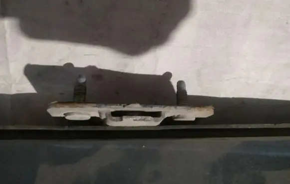 Tailgate/trunk/boot hinge