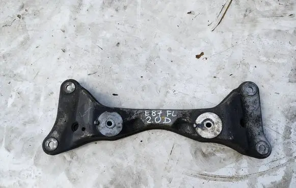 BMW 1 E81 E87 Gearbox mounting bracket 68572910