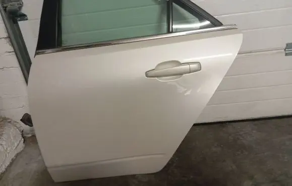 Cadillac CTS Rear door