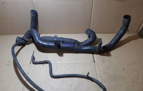Audi Q7 4L Engine coolant pipe/hose