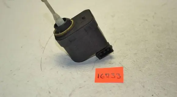 Audi A4 S4 B5 8D Headlight level adjustment motor 33NM03