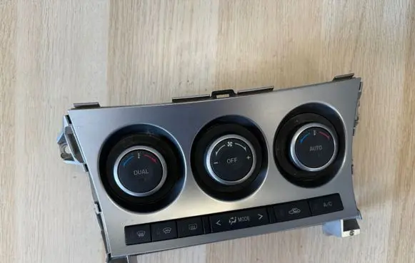 Mazda 3 II Climate control unit BBT361190N