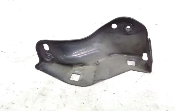 Fiat 500L Fender mounting bracket