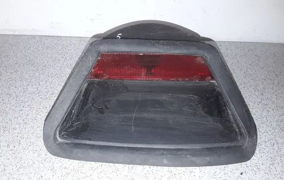 Third/center stoplight