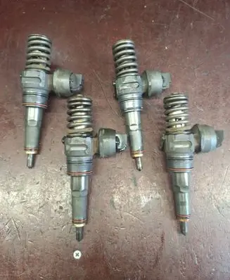Audi A4 S4 B5 8D Fuel injector 045130073T