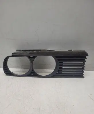 BMW 3 E30 Under headlight/headlamp trim 18760920
