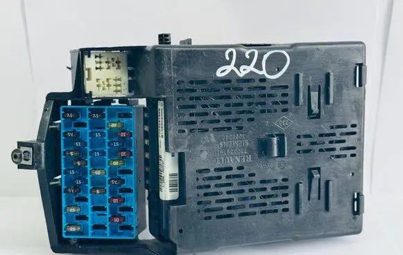 Renault Megane I Fuse module 7703297929