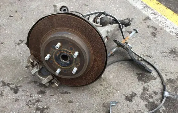 Rear wheel hub spindle/knuckle