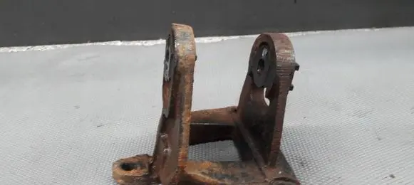 Ford Mondeo MK I Engine mounting bracket