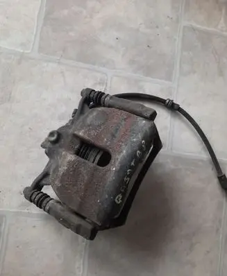 Volkswagen PASSAT B8 Front brake caliper