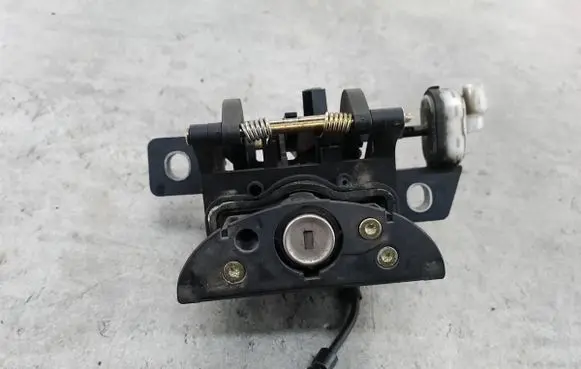 Tailgate/trunk/boot lock/catch/latch