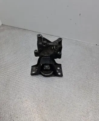Renault Clio III Engine mount bracket 8200140431 11210AX600 11210AY600