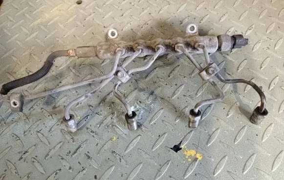Toyota Corolla Verso E121 Fuel distributor 
