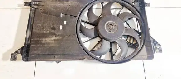 Radiator cooling fan shroud