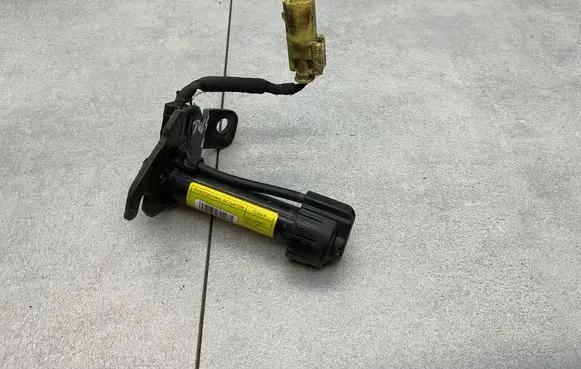 Hyundai Tucson TL Bonnet Pedestrian Airbag Actuator 