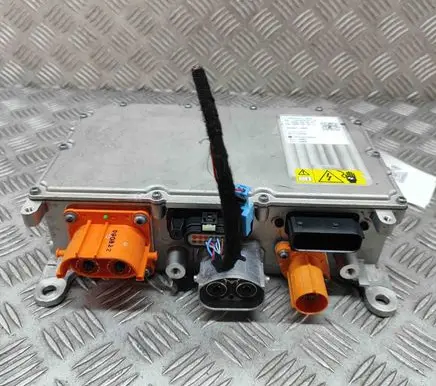 Voltage converter inverter