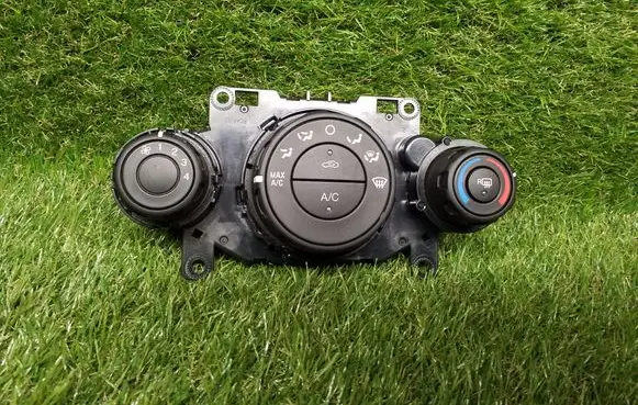 Ford Fiesta Climate control unit D2BT19980AF