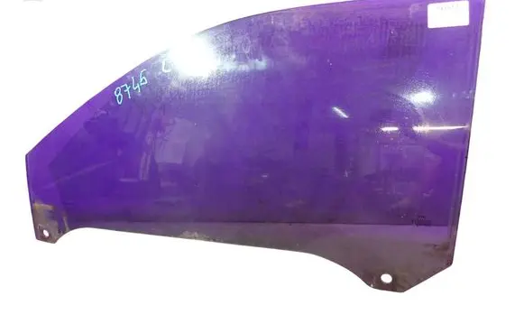 Audi A3 S3 8L Front door window glass four-door 
