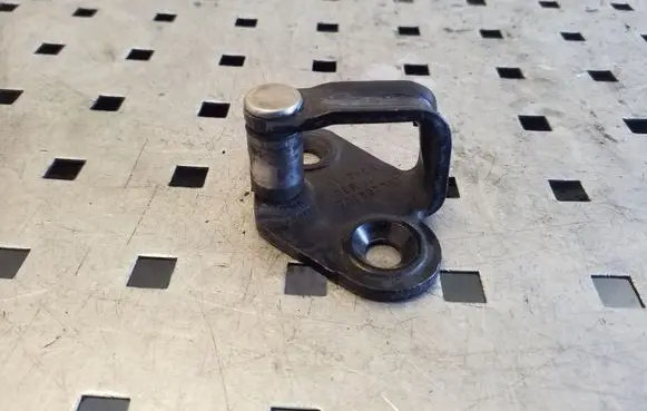 Volkswagen Transporter - Caravelle T4 Front door lock loop/hook striker 701837767