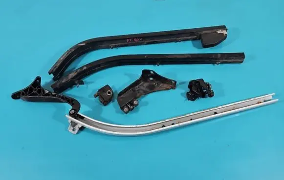 Peugeot Partner Sliding door upper roller guide/hinge IMPRK1388502