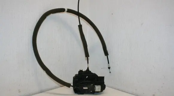 Nissan Note (E12) Front door lock