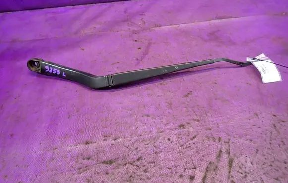 Opel Insignia A Front wiper blade arm