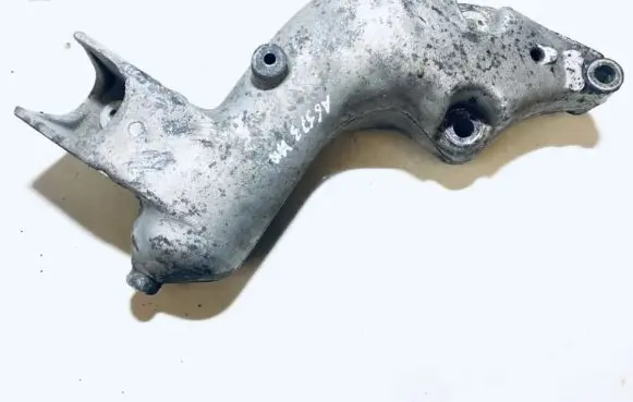 Peugeot 206 Engine mounting bracket