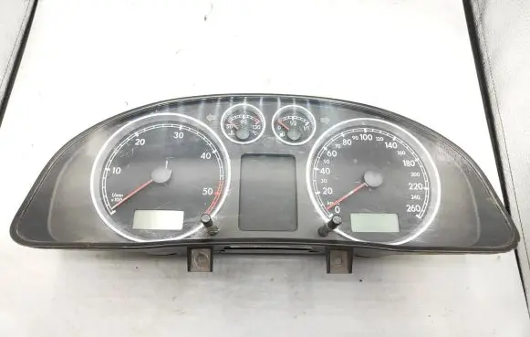 Volkswagen PASSAT B5.5 Speedometer (instrument cluster) 3B0920809C 041203213728 VWZ7Z0C8874194