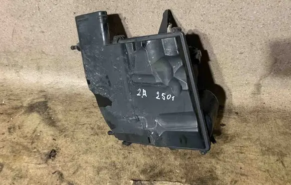 Mercedes-Benz S W221 Air filter box A6420902101