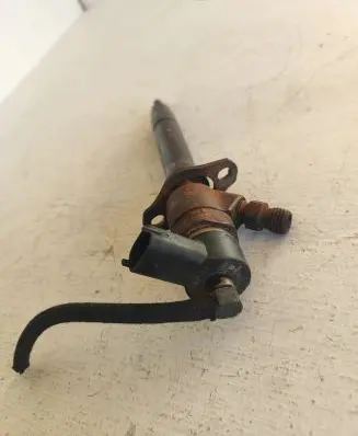 Volvo V70 Fuel injector 0445110078