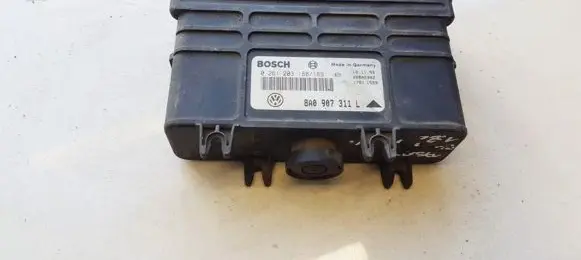 Volkswagen PASSAT B4 Engine control unit/module 8A0907311l 0261203188