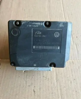 Volkswagen Golf IV ABS Pump 1J0907379E
