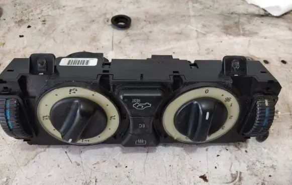 Mercedes-Benz SLK R170 Climate control unit A1708300885 1708300885