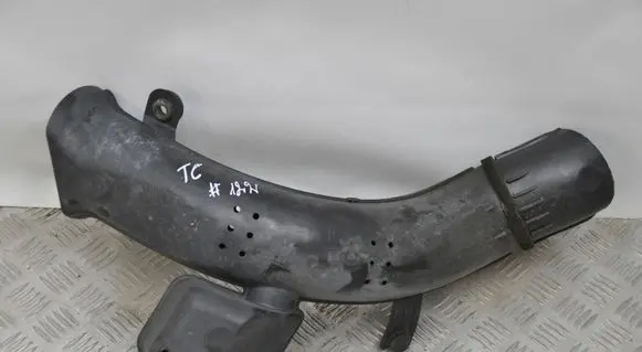 Chrysler Town & Country V Air intake duct part 04861736AB