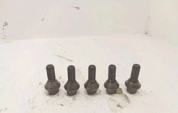 Opel Vivaro Nuts/bolts 