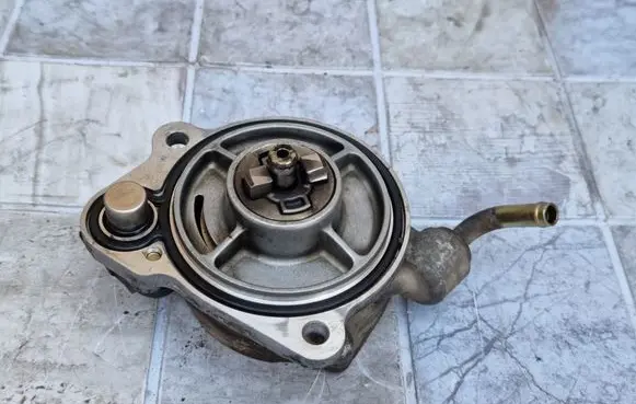 Toyota Yaris Vacuum pump 1GP6002 N0906136