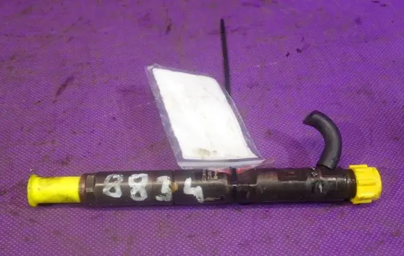 Nissan Almera Tino Fuel injector 8200206565