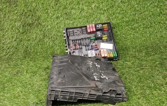 Volkswagen Golf Plus Power management control unit 1K0937124K