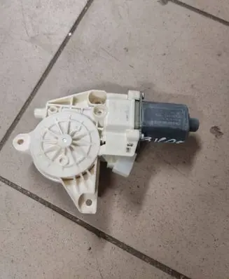 Mercedes-Benz V Class W447 Front door window regulator motor A4479063500 C13894100