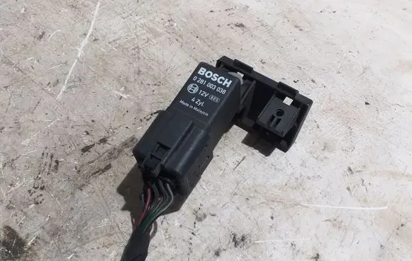 Glow plug pre-heat relay