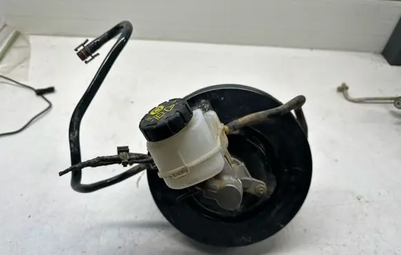 Dacia Duster II Brake booster 472104797R