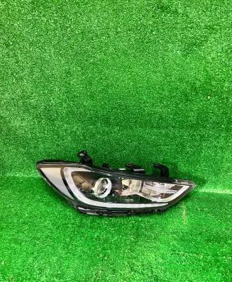 Hyundai Elantra VI Headlight/headlamp