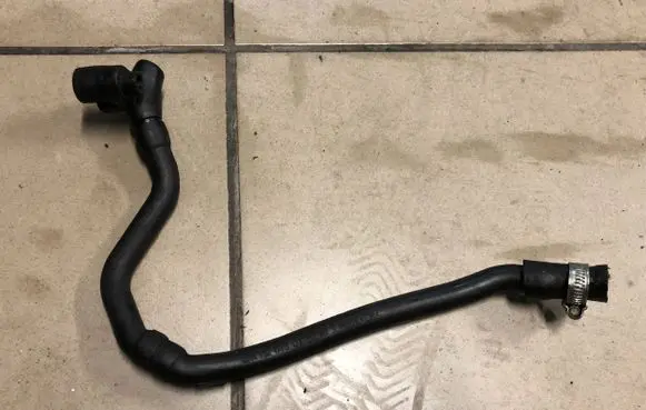 Mercedes-Benz ML W163 Breather hose/pipe A1120180182