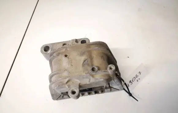 Volkswagen Touran I Engine mount bracket 1k0199262ba