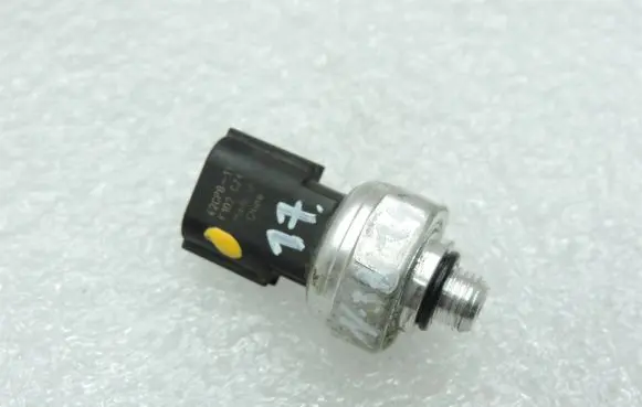 Nissan Navara D40 Air conditioning (A/C) pressure sensor 921361FA0A 42CP811F102