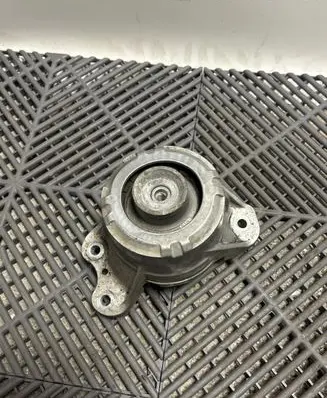 Mercedes-Benz GLC X253 C253 Engine mount bracket